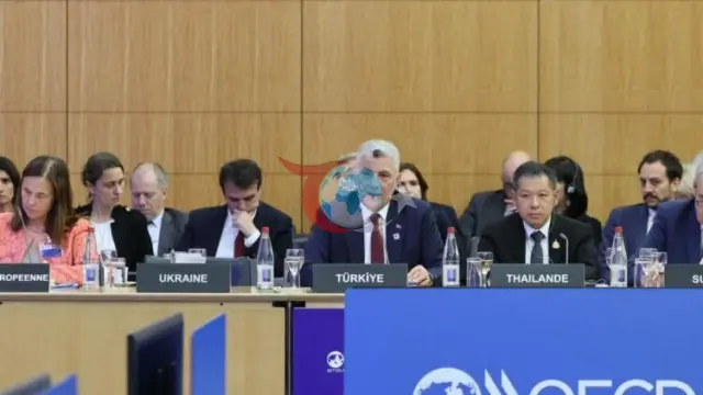 Bakan Bolat, OECD Zirvesi'nde Türkiye'yi Temsil Etti