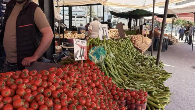 Kaýseri şäherindäki yssy howada gök önümleriň bahasy peselýär