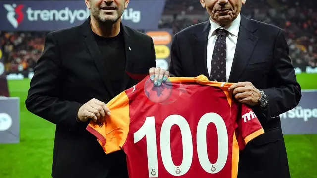 Galatasaray'da Okan Buruk İle Devam Kararı: Sözleşme Uzatılıyor