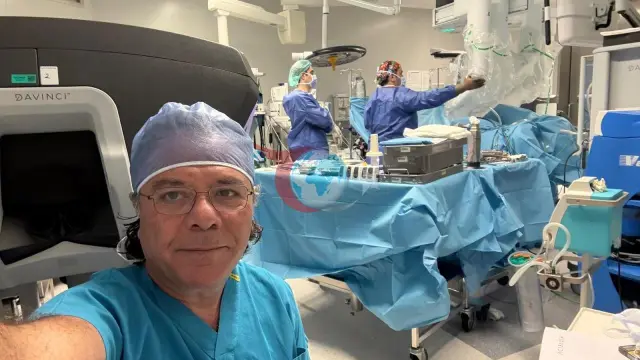Türk Cerrah İngiltere'de Canlı Ameliyatla Tıp Dünyasını Etkileyecek
