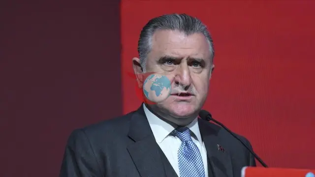 Yoshlik va sport vaziri Bak Aziz Yildirimni tabrikladi