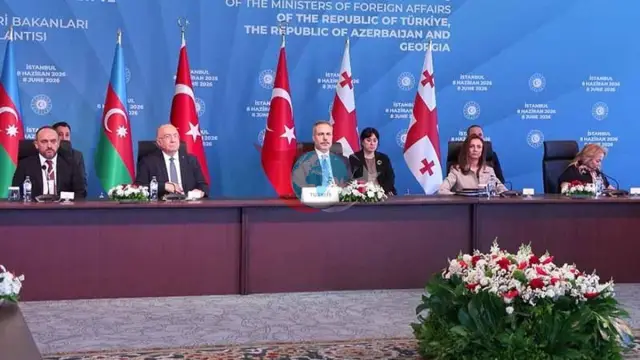 İstanbul’da Türkiye, Azerbaycan ve Gürcistan Dışişleri Bakanları Buluştu