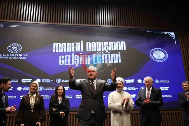 Bakan Bak, Gençlere Manevi Destek İçin İş Birliğine Vurgu Yaptı