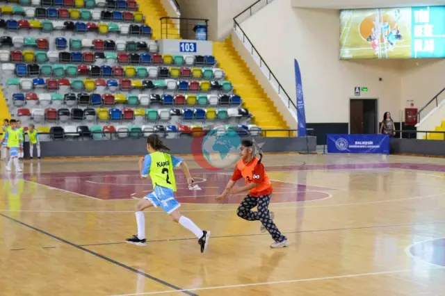 Balıkesir'de Geleneksel Çocuk Oyunları Coşkusu Başladı