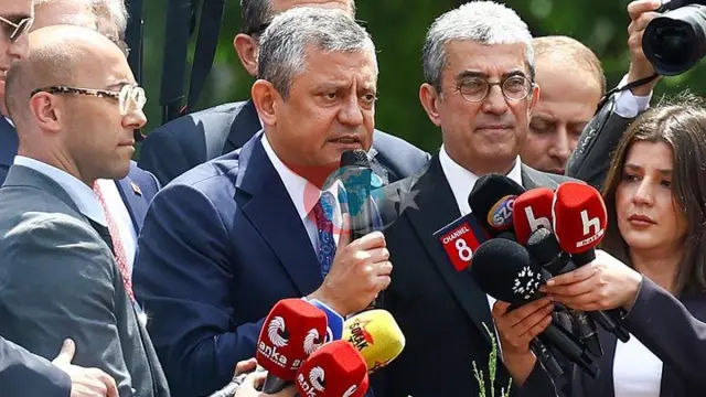 Özgür Özel, TBMM Önünde Toplanan Kalabalığa Seslendi
