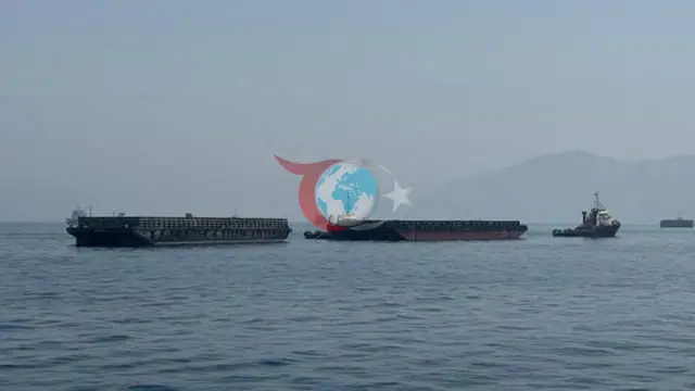 İran, Hürmüz Boğazı'nı Tüm Gemi Trafiğine Kapattı
