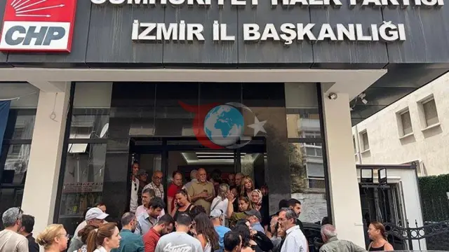 CHP İzmir'de Kriz: İl Başkanlığı Değişikliği Gerginlik Yarattı