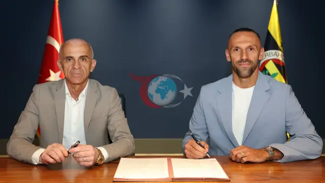 Wedat Muriqi Fenerbahçe gaýdyp geldi: 3 ýyllyk şertnama gol çekildi