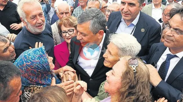 Özgür Özel'den CHP'li İstifalara Çağrı: 'Bekleyin, Birlikte Karar Verelim'