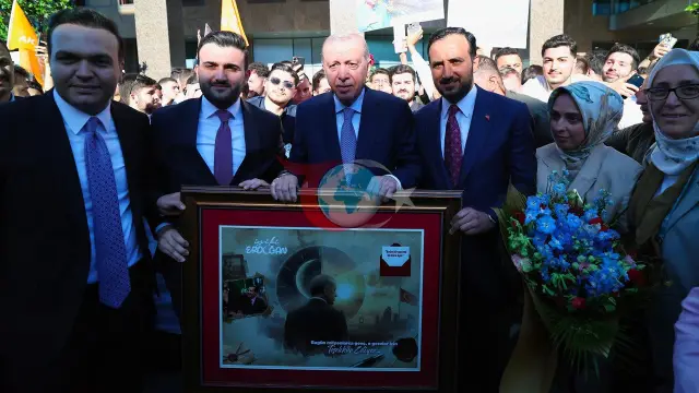 Cumhurbaşkanı Erdoğan'a Gençlerden Anlamlı Babalar Günü Jestleri