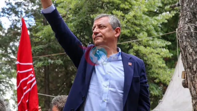 Özgür Özel'in Yeni Parti Hamlesi: Kulislerde 'Yürüyüş' İsmi Konuşuluyor