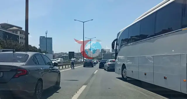 TEM'de Para Saçıldı: Otoyolda Şaşkınlık Yaratan Anlar