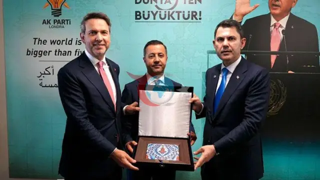 Bakanlar Kurum ve Bayraktar Londra'da AK Parti ile Buluştu