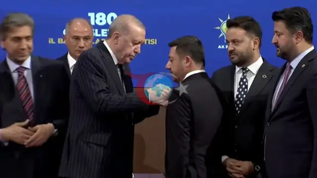3 Belediye Başkanı AK Parti'ye Katıldı: Erdoğan Rozet Taktı
