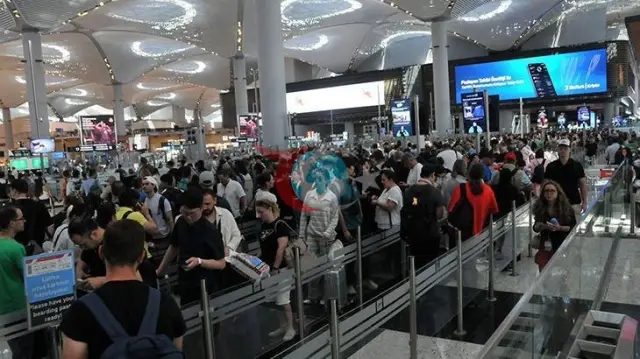 Məktəblər Bağlıdır, İstanbul Hava Limanında Yaz Biznesi Başlayır