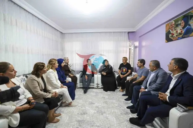 Özgür Özel'den Rojin Kabaiş'in Ailesine Anlamlı Ziyaret