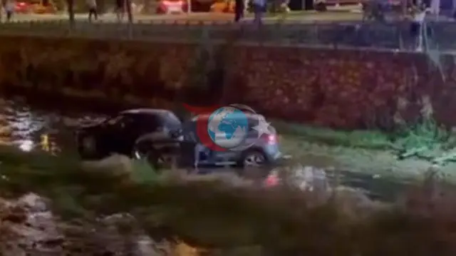 Bursada şok qəza: İki maşın dərəyə uçdu, 6 nəfər yaralandı
