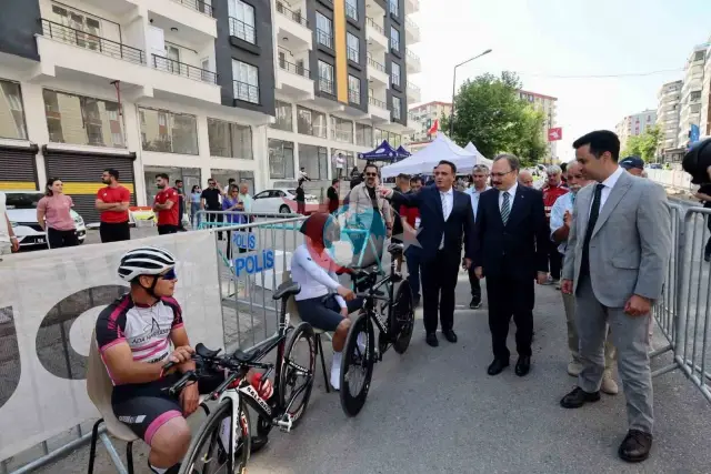 Siirt'te Türkiye Yol Bisikleti Şampiyonası Rüzgarı Esti