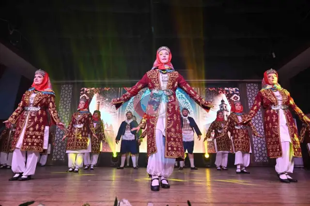 Manisada Xalq Oyunları Gecəsi Tamaşaçıları Valeh etdi