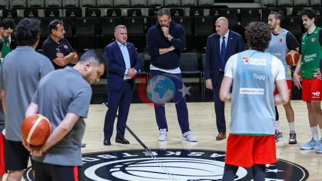 Bakan Bak, Milli Basketbol Takımı'nın Antrenmanını İzledi