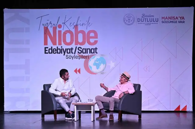 Nihat Behram Manisada Ədəbiyyat və Süni İntellektdən Müzakirə Etdi