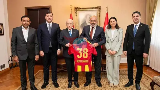 Kayserispor Rəhbərliyi Bahçeli'yi ziyarət etdi