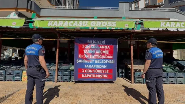 Şahinbey Belediyesi Sağlığı Tehdit Eden Marketi Kapattı