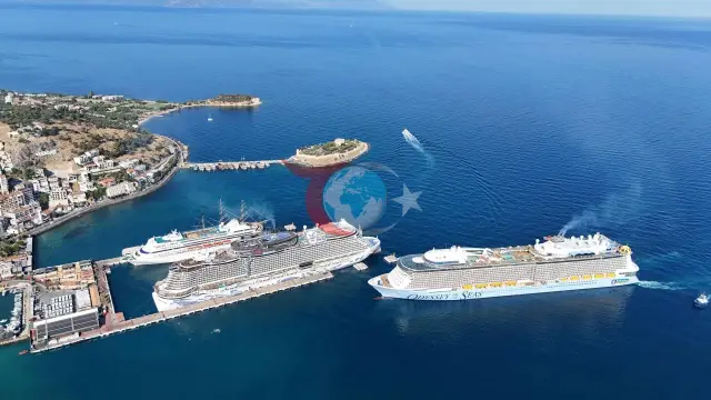 Kuşadası'na Dev Kruvaziyer Akını: 4 Yüzen Şehirle 9 Bin 300 Turist Geldi