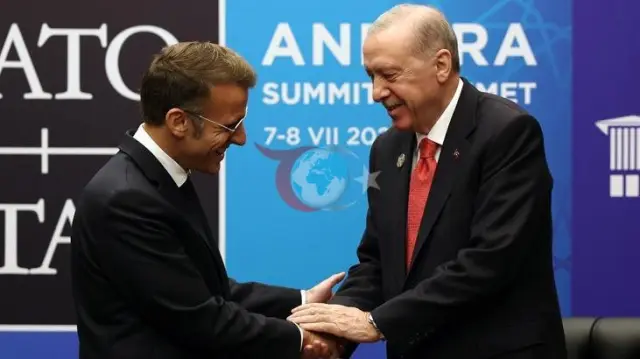 Macron'dan Erdoğan Paylaşımı: Ankara'daki NATO Zirvesi Sonrası "Fransa'ya Selam" Mesajı