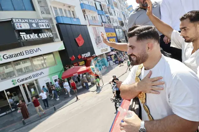 Antalya'da Altın Kemer Coşkusu: Kırkpınar Başpehlivanı Erkan Taş Muhteşem Kortejle Karşılandı