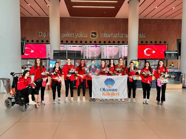 Şəbəkənin gənc sultanları Dünya Tribunasındadır: Okean Kollecindən Tarixi Uğur