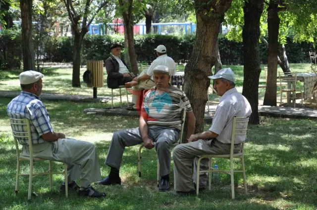 Ыстық ауа райы дабылы: шөлдемесе де, күніне кемінде 2,5 литр сұйықтық ішіңіз!
