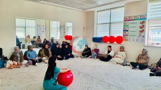 Bayburtda Ana Gözləyənlərə Peşəkar Dəstək: Hamiləlik Məktəbində Təlimlər Ara Verməkdə davam edir