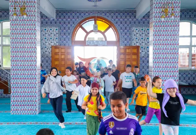 Canik'te "Haydi Güle Oynaya Camiye Gel" Projesiyle Camiler Çocuk Sesleriyle Şenleniyor