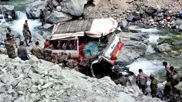 Hindistan'da Katliam Gibi Kaza: İki Otobüs Çarpıştı, Çok Sayıda Ölü ve Yaralı Var