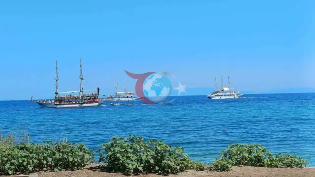Kuşadası’nda Mavi Yolculuk Rüzgarı: Dilek Yarımadası Koylarına Turist Akını