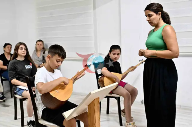 Yaz Dönemi Muratpaşada Sənətlə Taclandı: Değirmenönündə Bağlama Səsləri