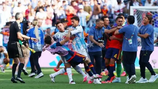 2026 Dünya Kuboku Finalında xaos: İspaniya Çempion oldu, Paredes meydanı döyüş meydanına çevirdi!