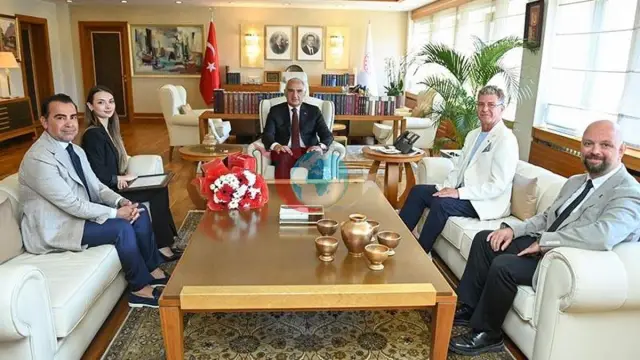 Türk Balesinin Zirvesindeki İsimler Bakanlıkta: Bakan Ersoy, Nilay Tahiroğlu ve Tan Sağtürk'ü Kabul Etti
