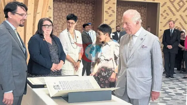 İngiltere Kralı 3. Charles’tan Cambridge Merkez Camisi’ne Tarihi Ziyaret: Çevre Dostu İbadethaneye Övgü