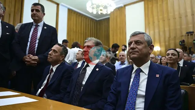 CHP'de Tarihi Yol Ayrımı: Özgür Özel Yeni Parti İçin Kolları Sıvadı, Milletvekillerine Telefon Trafiği Başladı