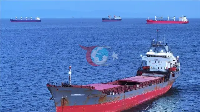 Hörmüz boğazında kritik gərginlik: Enerji daşımaları dayanır, neftin qiyməti fırlanır