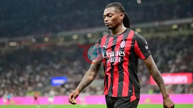 Transfer küýzesindäki äpet derbi: Fenerbahçe, Galatasaraýyň isleýän Rafael Leao üçin ädim ätdi!