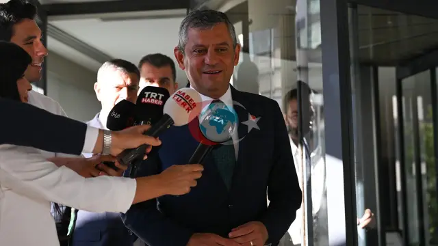 CHPda katta bo'linish: Bugun O'zg'ur O'zel boshchiligidagi yangi partiya tuzildi!