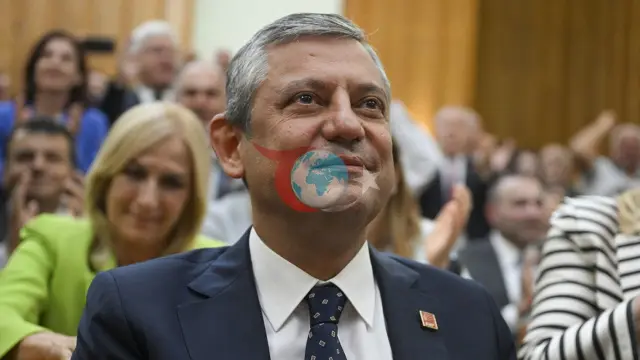 O'zg'ur O'zelning yangi ziyofatida logotip syurprizi: Mana, kulis haqida gapirilgan ramz!