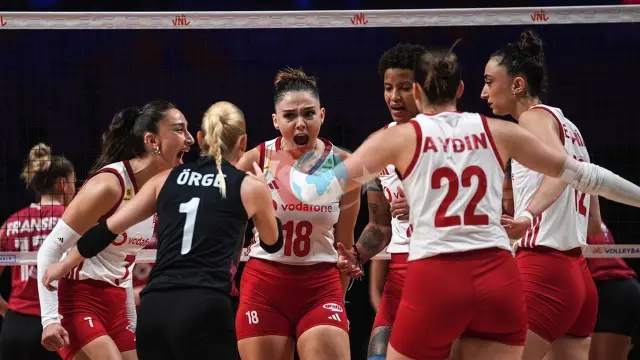Filenin Sultanları Final İçin Sahada: Türkiye - Çin VNL Yarı Final Mücadelesi Başlıyor