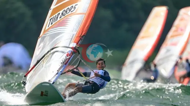 Windsurfinqdə tarixi uğur: Berk Pala Avropada İkinci oldu