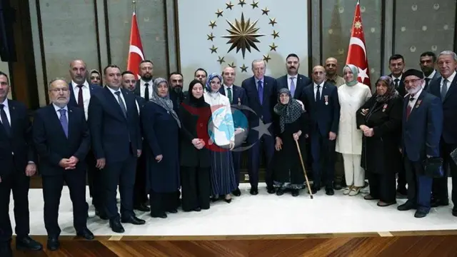 Prezident Erdog'an, Ijtimoiy majmuada shahid yaqinlari va faxriylarni mehmon qildi: "Terror muammosidan abadiy qutulamiz"