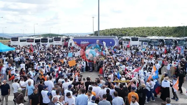 AK partiýasynyň 25 ýyllyk höwesi Ankara barýan ýolda başlandy: Müňlerçe partiýa agzasy Kokaeli şäherinde duşuşdy