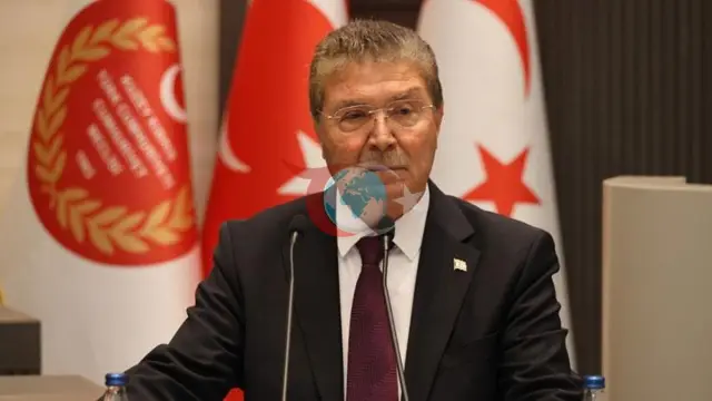 СХР Премьер-министрі Үнал Үстелдің АК партиясының 25 жылдығына арнаған арнайы хабарламасы: «Түркия күшейген сайын, СХР күшейеді»